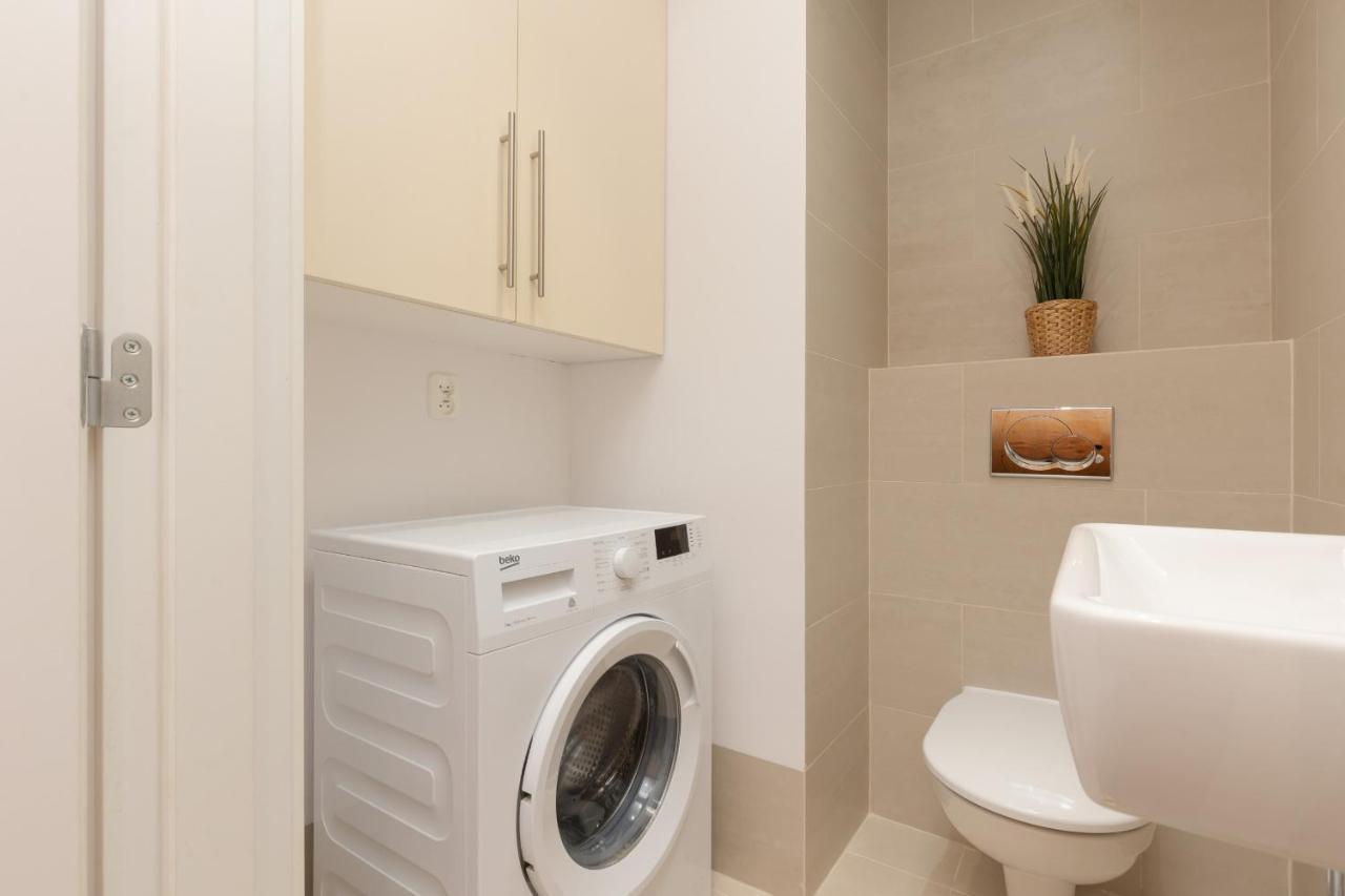 Old Mokotow Spacious Two-Bedroom Apartment By Noclegi Renters Varsavia Esterno foto