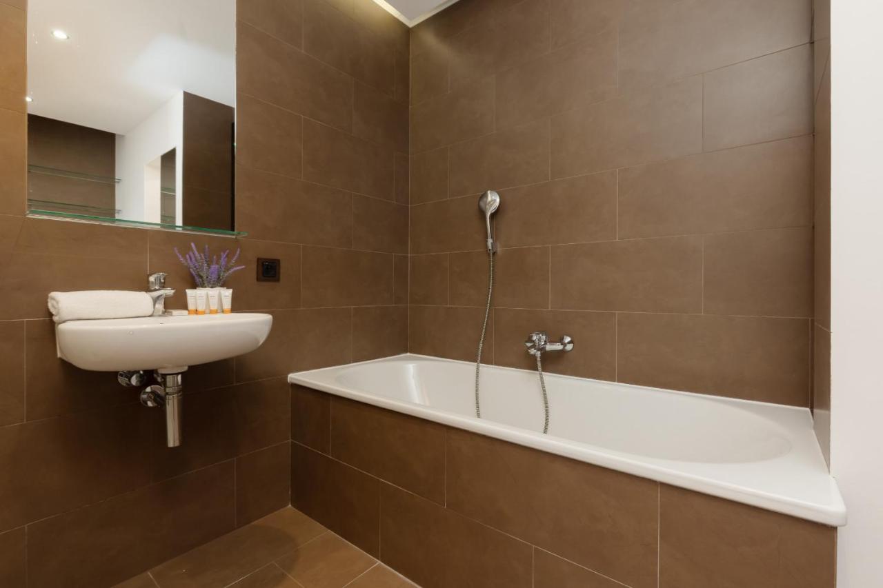 Old Mokotow Spacious Two-Bedroom Apartment By Noclegi Renters Varsavia Esterno foto